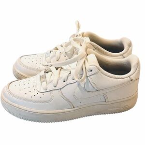 Nike Air Force 1 Triple White Sneakers Youth 6.5Y Women 8 Men 6 Classic AF1